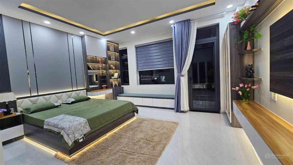 Quận 7 nhà phố 5 tầng lung linh ô tô trong nhà