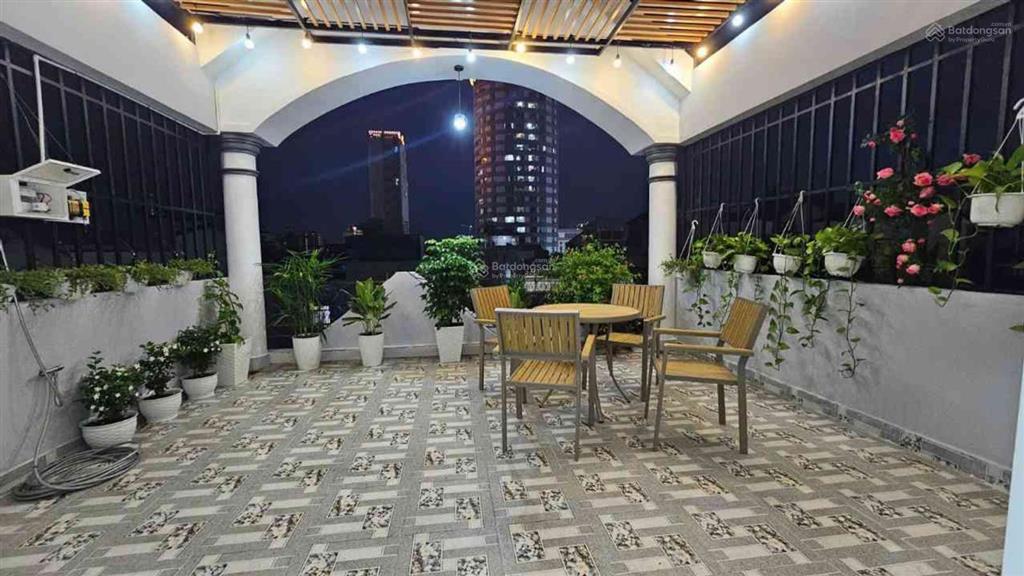 Quận 7 nhà phố 5 tầng lung linh ô tô trong nhà