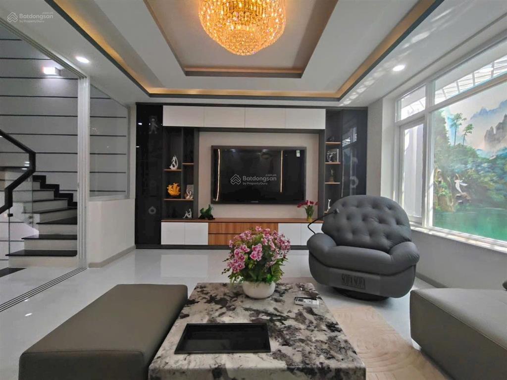 Quận 7 nhà phố 5 tầng lung linh ô tô trong nhà