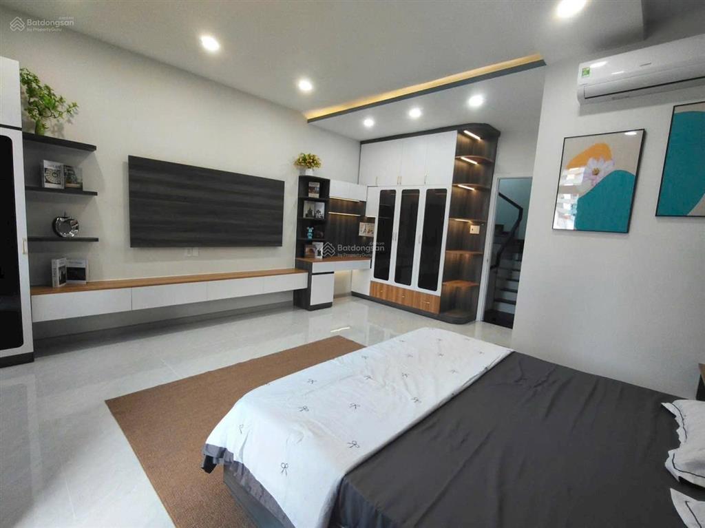 Quận 7 nhà phố 5 tầng lung linh ô tô trong nhà