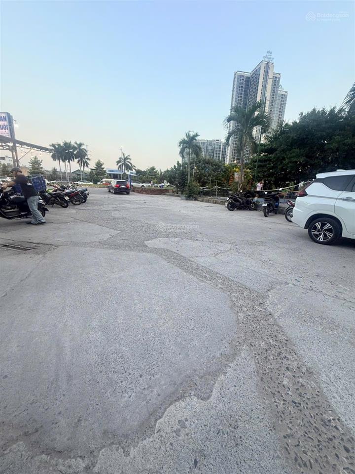 Nhà phố 5 tầng xe hơi đậu cửa trung tâm quận 7 chỉ 13.4 tỷ
