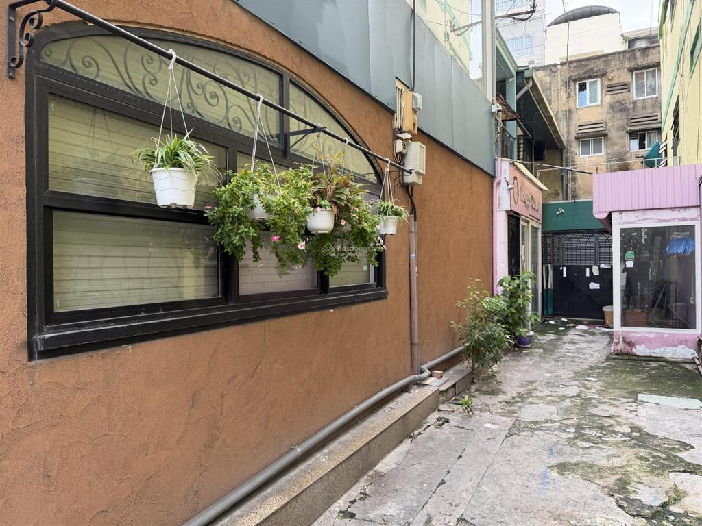 Chính chủ bán nhà q1 siêu rẻ, mặt tiền lớn 114bis+114/1+114/2+114/3+114/4+114/5 yersin