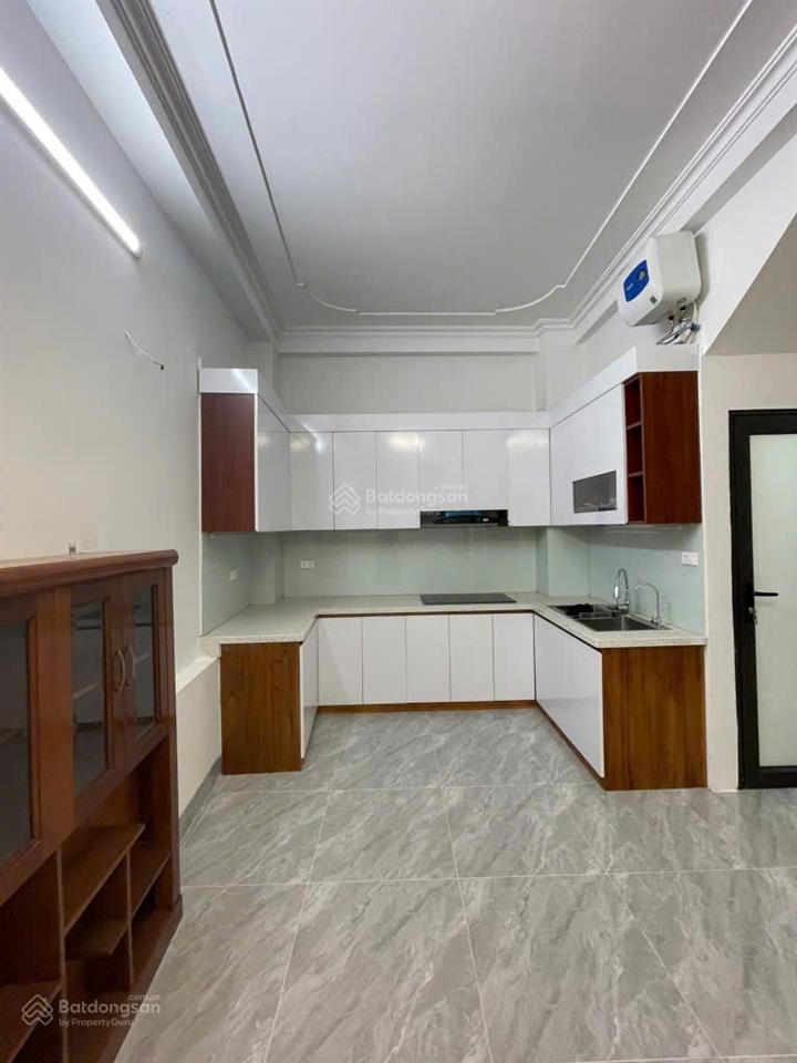 Bán nhà đẹp đê la thành  ba đình, 42m2 x 4t, 4pn, gần ô tô, giá 8.45 tỷ