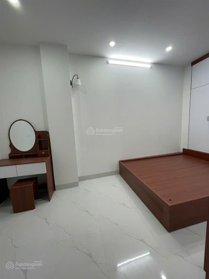 Bán nhà đẹp đê la thành  ba đình, 42m2 x 4t, 4pn, gần ô tô, giá 8.45 tỷ
