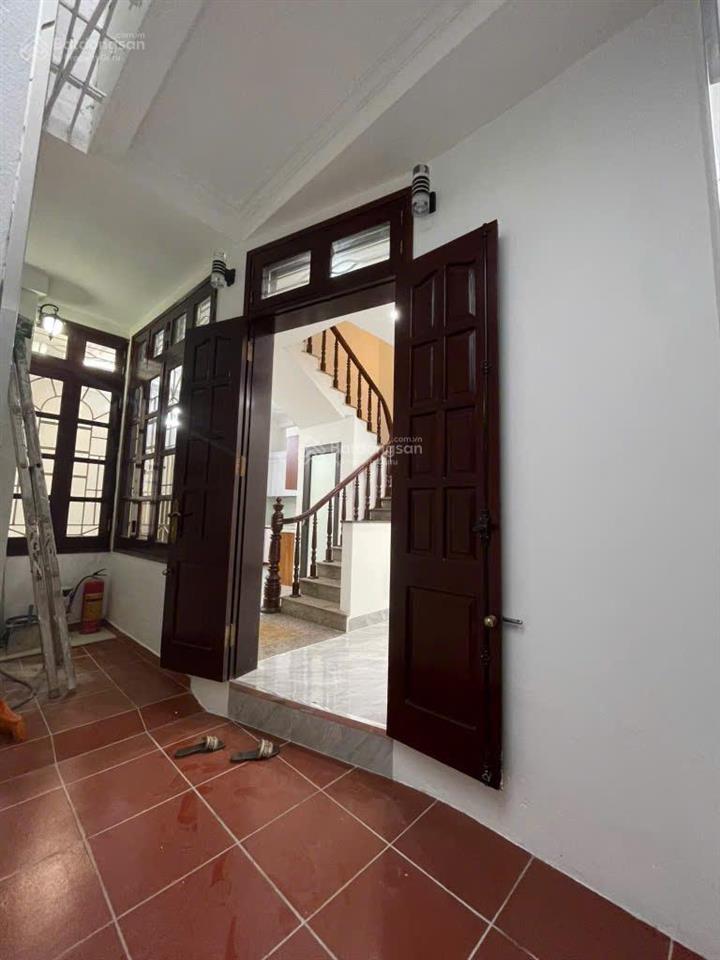 Bán nhà đẹp đê la thành  ba đình, 42m2 x 4t, 4pn, gần ô tô, giá 8.45 tỷ