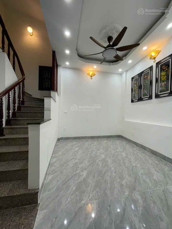 Bán nhà đẹp đê la thành  ba đình, 42m2 x 4t, 4pn, gần ô tô, giá 8.45 tỷ