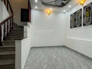 Bán nhà đẹp đê la thành  ba đình, 42m2 x 4t, 4pn, gần ô tô, giá 8.45 tỷ