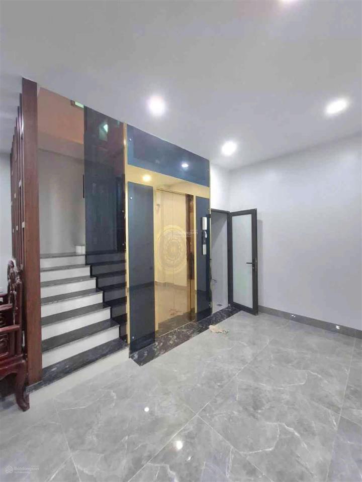 Lô góc 2 thoáng  thang máy mới kính koong  phố hoàng mai  42m² x 6 tầngchỉ 12.6 tỷ