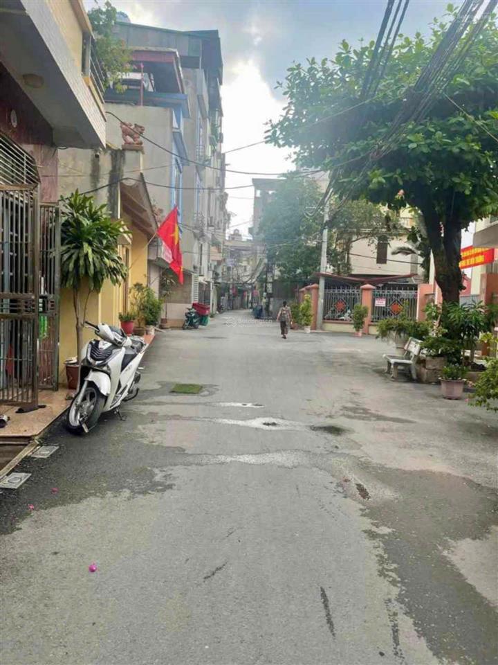 Bán nhà kim giang  hoàng mai 44m2 x 5 tầng, ngõ thông ô tô vf3 qua cửa, sát phố  giá 9.6 tỷ