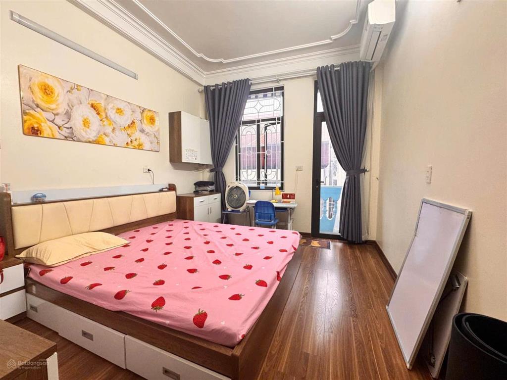 Bán nhà đại từ  sát hồ linh đàm, 30m2 x 5 tầng, nhà đẹp ở ngay  7 tỷ