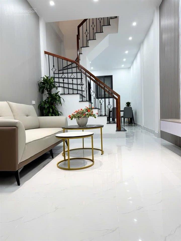 Nhà mới về ở ngay  sát kđt đại kim  ô tô đỗ đêm ngày 5tầng full nội thất