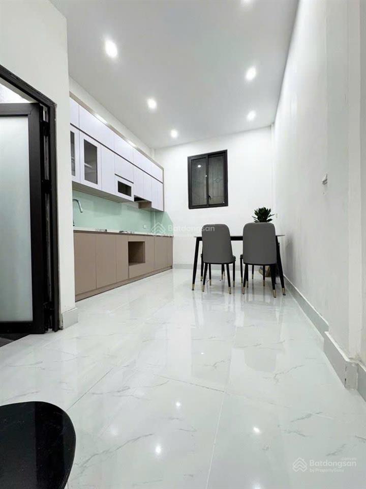Nhà mới về ở ngay  sát kđt đại kim  ô tô đỗ đêm ngày 5tầng full nội thất