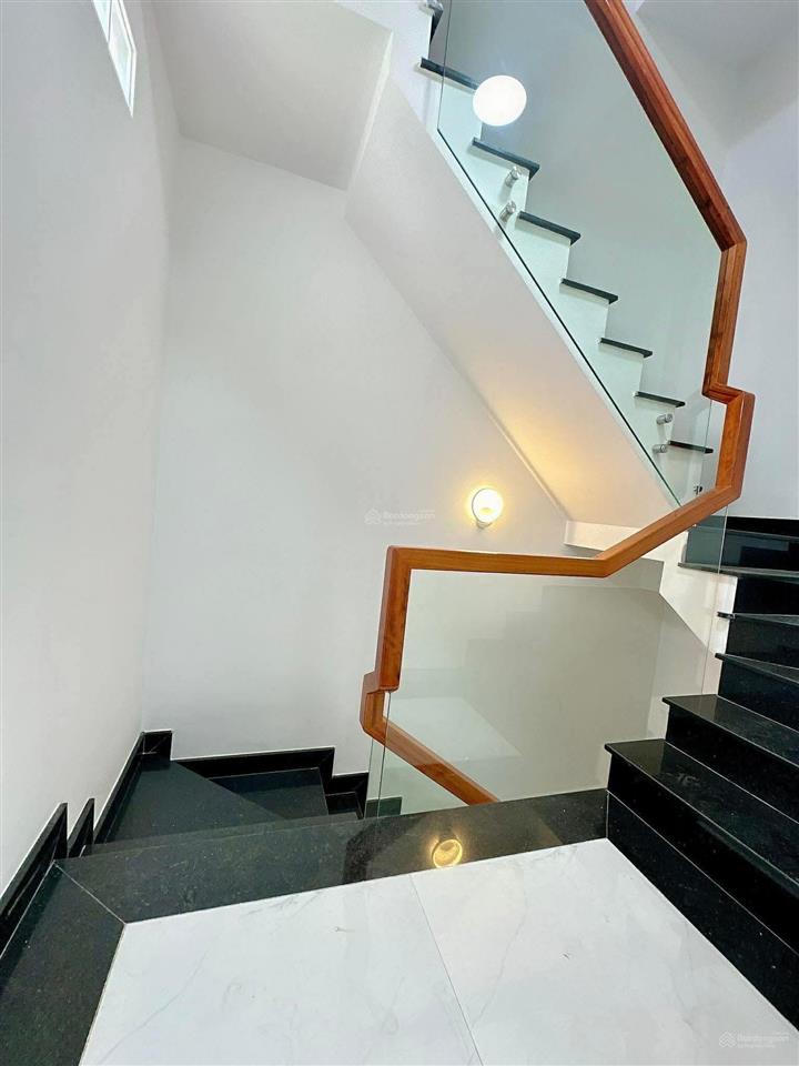 Bán nhà hxh đặng văn ngữ phú nhuận 5 tầng giá chỉ 9,9 tỷ