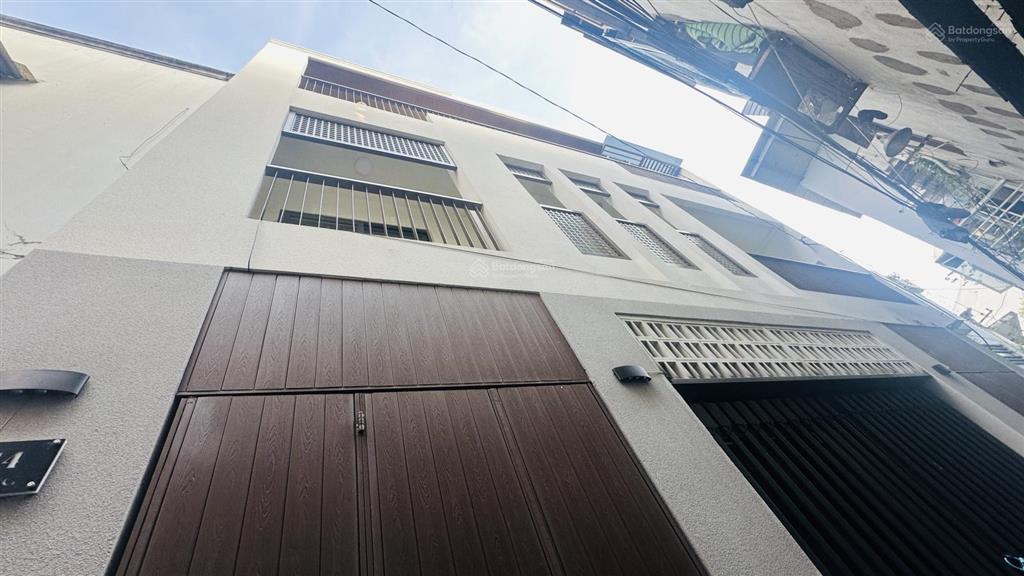 Q10 kts thiết kế siêu đẹp gần vòng xoay dân chủ 49m2 (9.5x6m) x 3 tầng sân thượng 8.5 tỷ
