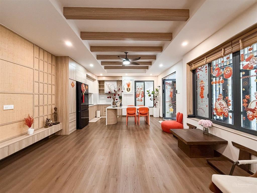 Q10 kts thiết kế siêu đẹp gần vòng xoay dân chủ 49m2 (9.5x6m) x 3 tầng sân thượng 8.5 tỷ