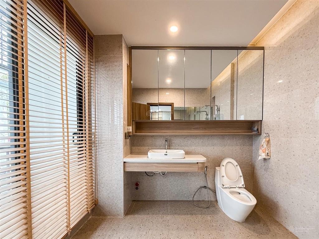 Q10 kts thiết kế siêu đẹp gần vòng xoay dân chủ 49m2 (9.5x6m) x 3 tầng sân thượng 8.5 tỷ