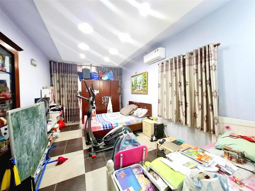 Mặt tiền huỳnh văn bánh phú nhuận 63m 4 tầng chỉ 20.9 tỷ (thương lượng tốt)