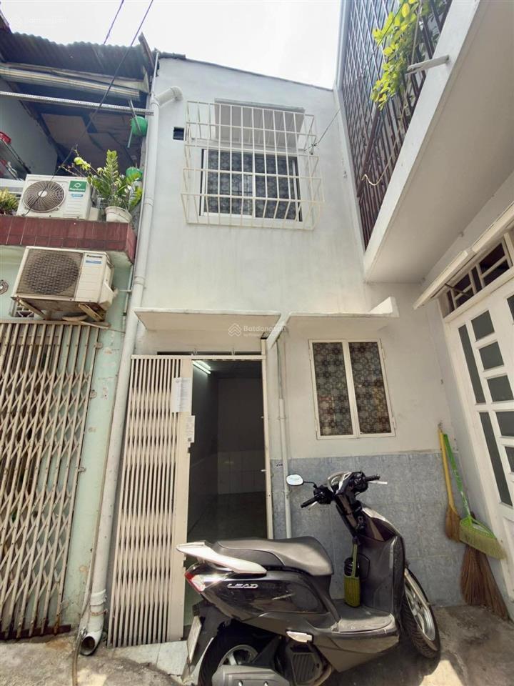 Huỳnh văn bánh phú nhuận sát mặt tiền dt 16m ngang 5.5m 2 tầng giá 3.1 tỷ