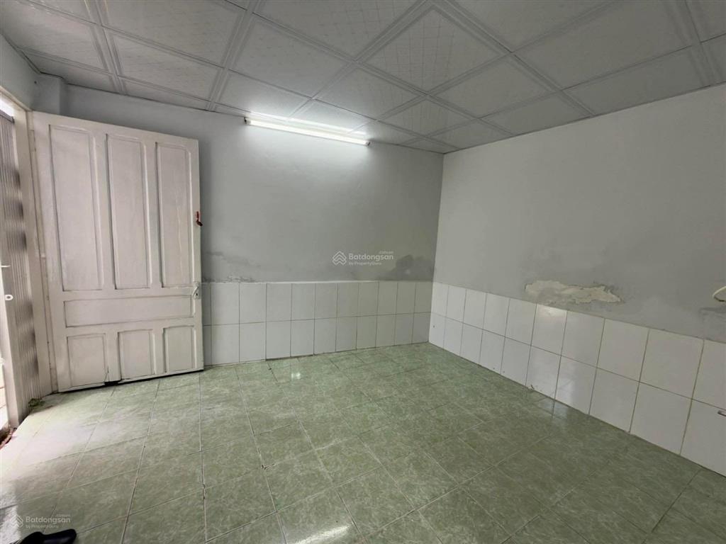 Huỳnh văn bánh phú nhuận sát mặt tiền dt 16m ngang 5.5m 2 tầng giá 3.1 tỷ