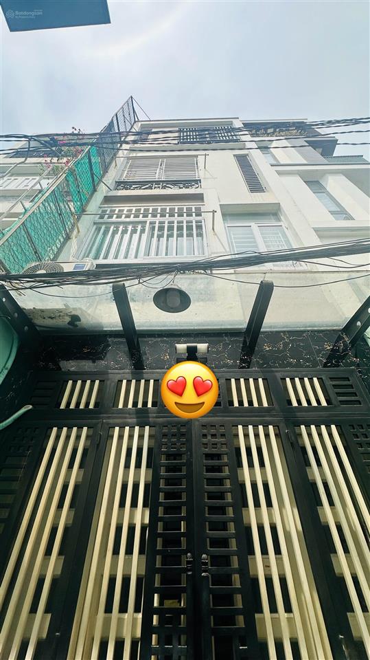 Nhà đẹp huỳnh văn bánh 5 tầng kiên cố  30m2  giá chỉ 6,35 tỷ