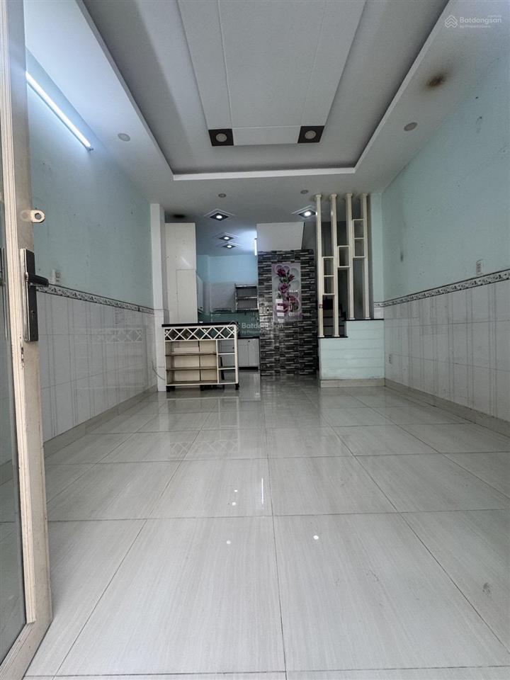 Nhà đẹp huỳnh văn bánh 5 tầng kiên cố  30m2  giá chỉ 6,35 tỷ