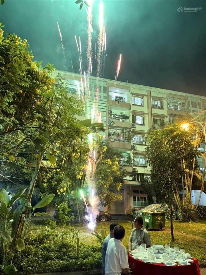 Hơn 2 tỷ căn hộ 58m2 chung cư tây thạnh