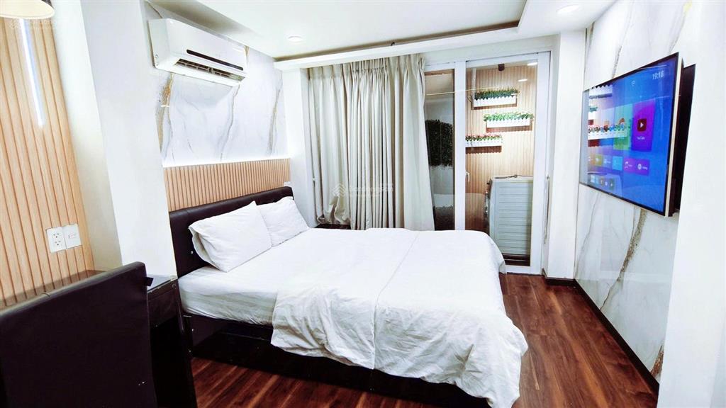 Ch 1pn, 45m2, hồ bơi, dọn phòng, giặt riêng, tm, bảo vệ, ngay bờ kè trường sa, cầu công lý q3, q1