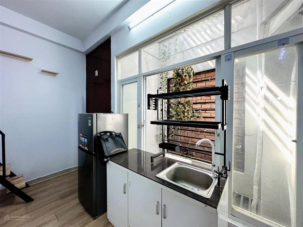 Duplex ngăn bếp 2pn riêng  cửa sổ thoáng gió  ngay khu ẩm thực phan xích long  bờ kè trường sa