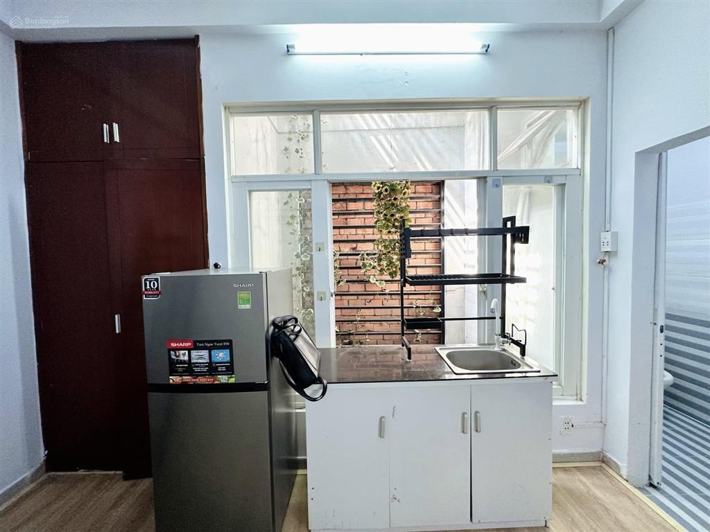 Duplex ngăn bếp 2pn riêng  cửa sổ thoáng gió  ngay khu ẩm thực phan xích long  bờ kè trường sa
