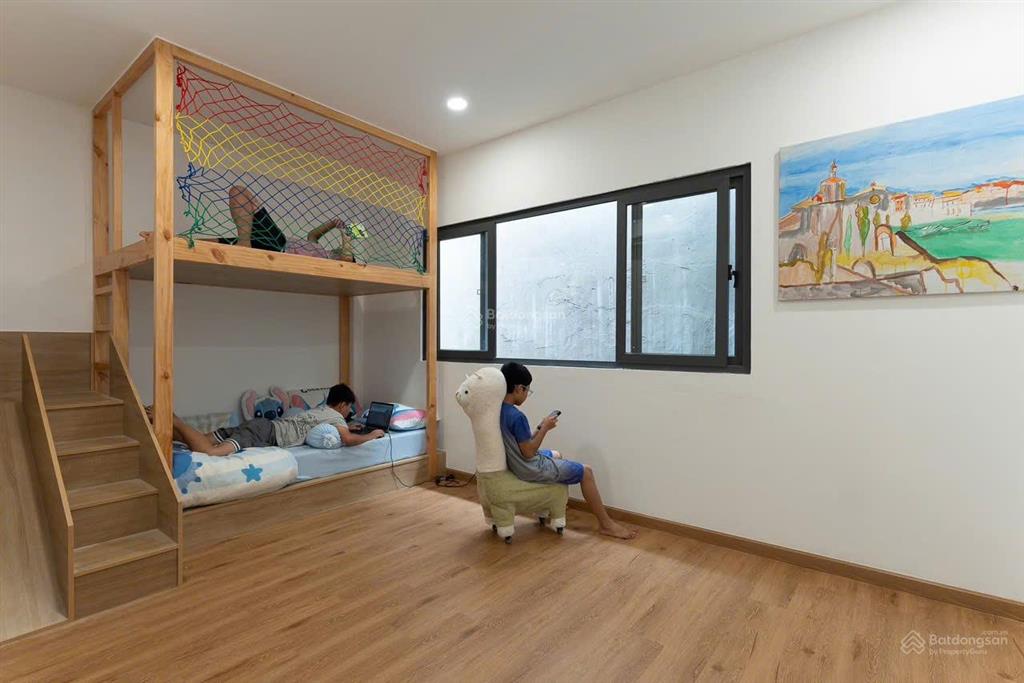 Nhà kts thiết kế đẹp vào ở ngay, hẻm ô tô, 3pn, 3wc, gần ngã tư hóc môn chỉ 5,29 tỷ