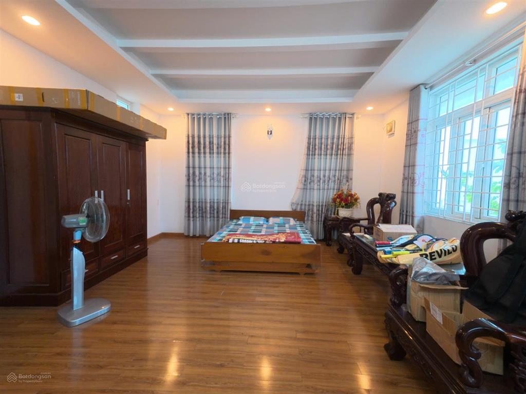 Cho thuê biệt thự 3 tầng tại phước long không gian rộng