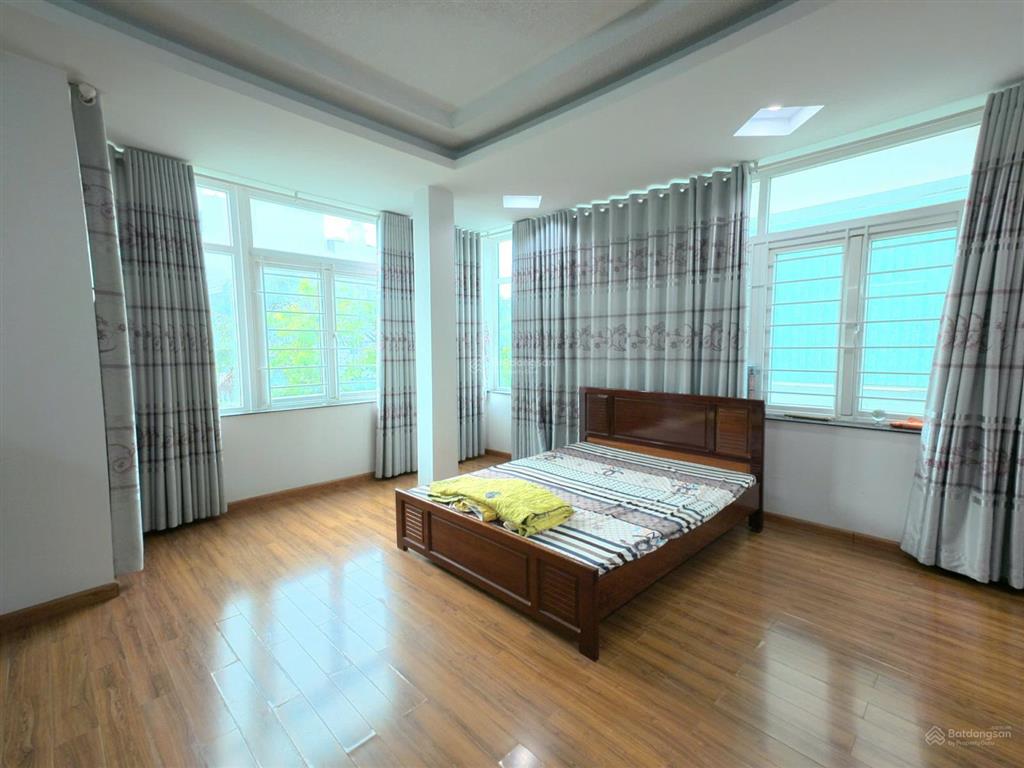 Cho thuê biệt thự 3 tầng tại phước long không gian rộng