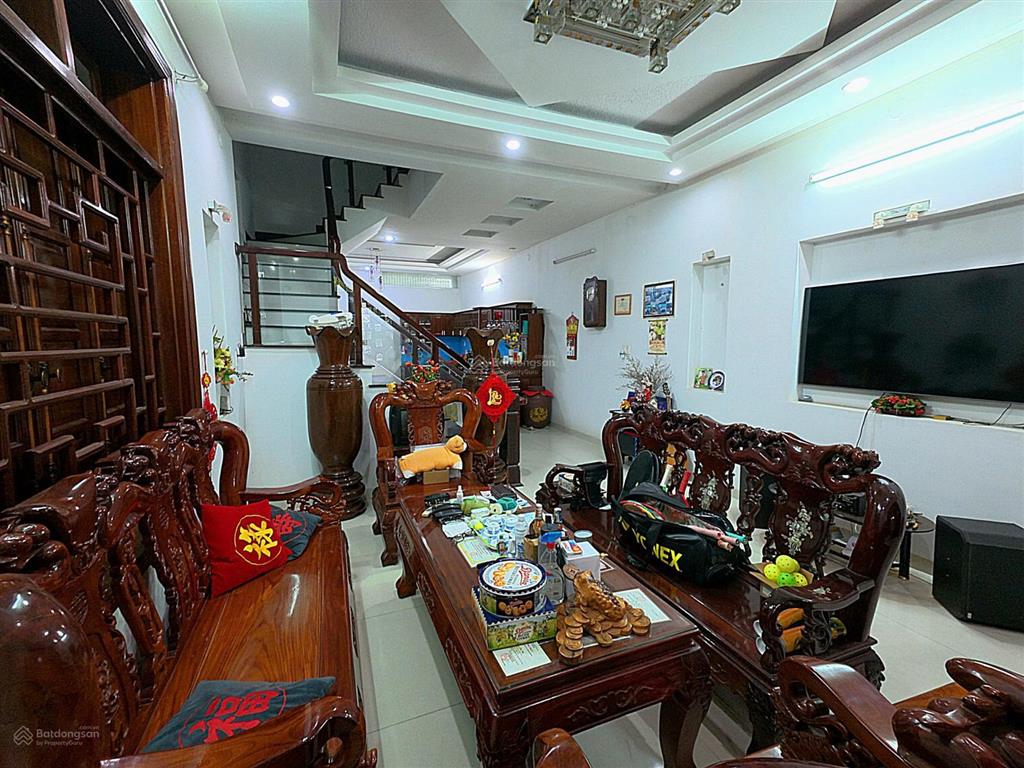 Cho thuê biệt thự 3 tầng tại phước long không gian rộng