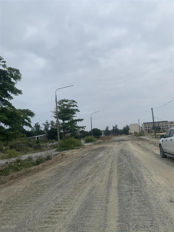 Bán đất biển kđt seaview, dt 120m2, đường 10,5m, giá đầu tư.