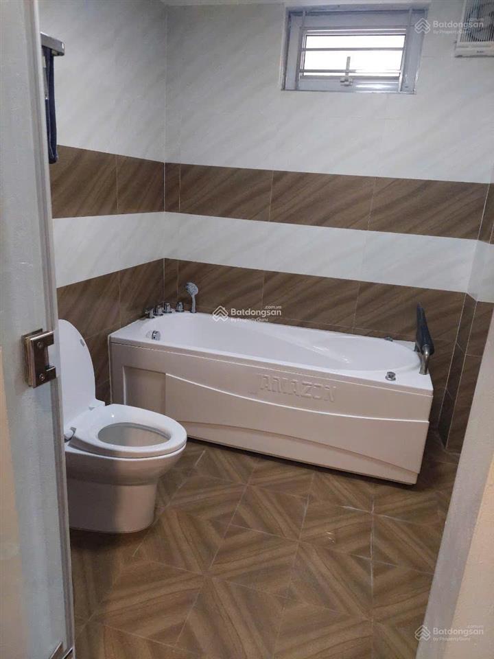 Cần cho thuê nhà hoàn thiện đẹp 3 tầng, 1 tum diện tích 180m2, giá 28 tr/th không giới hạn mục đích