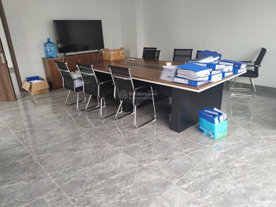 Tôi muốn cho thuê biệt thự nhà vườn, hoàn thiện đẹp diện tích 180m2, giá 28 triệu/tháng