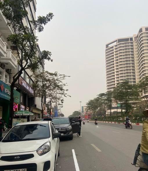 BÁN TOÀ VĂN PHÒNG NGUYỄN HOÀNG 120M 10 TẦNG THANG MÁY 68 TỶ