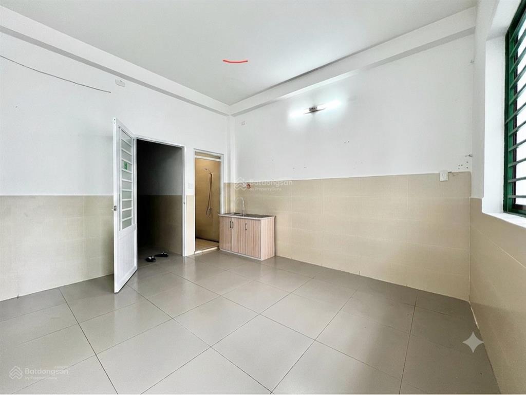 Chính chủ cho thuê phòng sinh viên, có ban công lớn, gần đầm sen