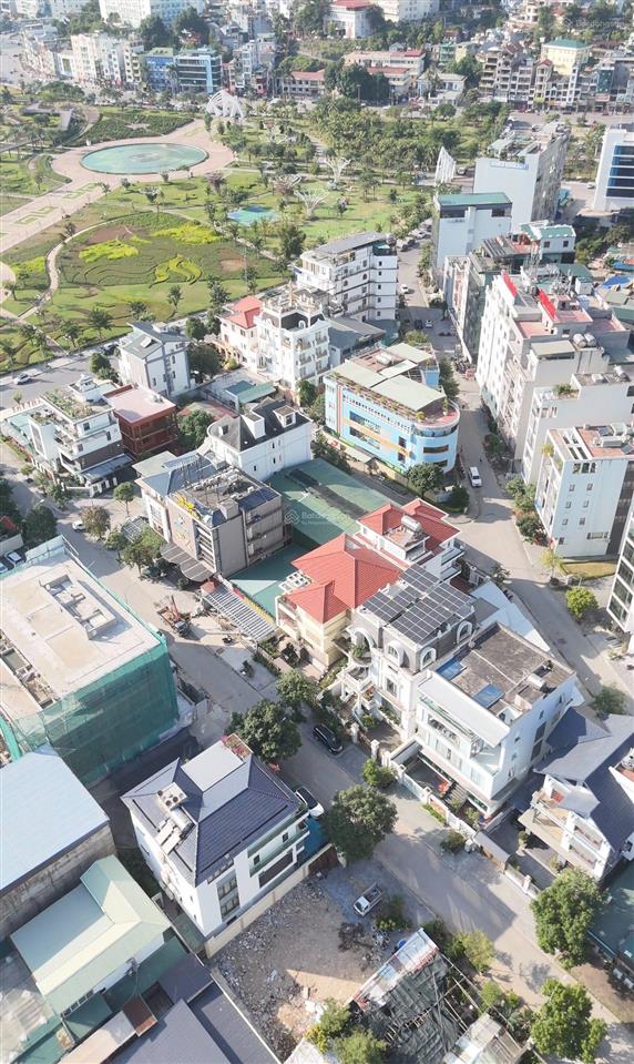 Cắt lỗ sâu đất biệt thự trung tâm công viên lán bè hạ long