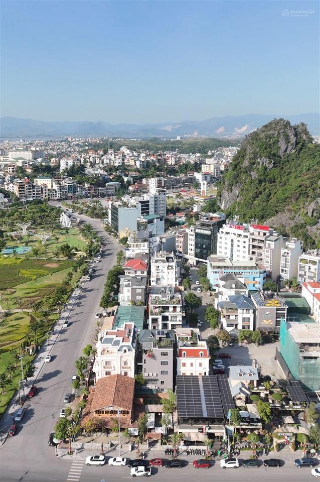 Cắt lỗ sâu đất biệt thự trung tâm công viên lán bè hạ long