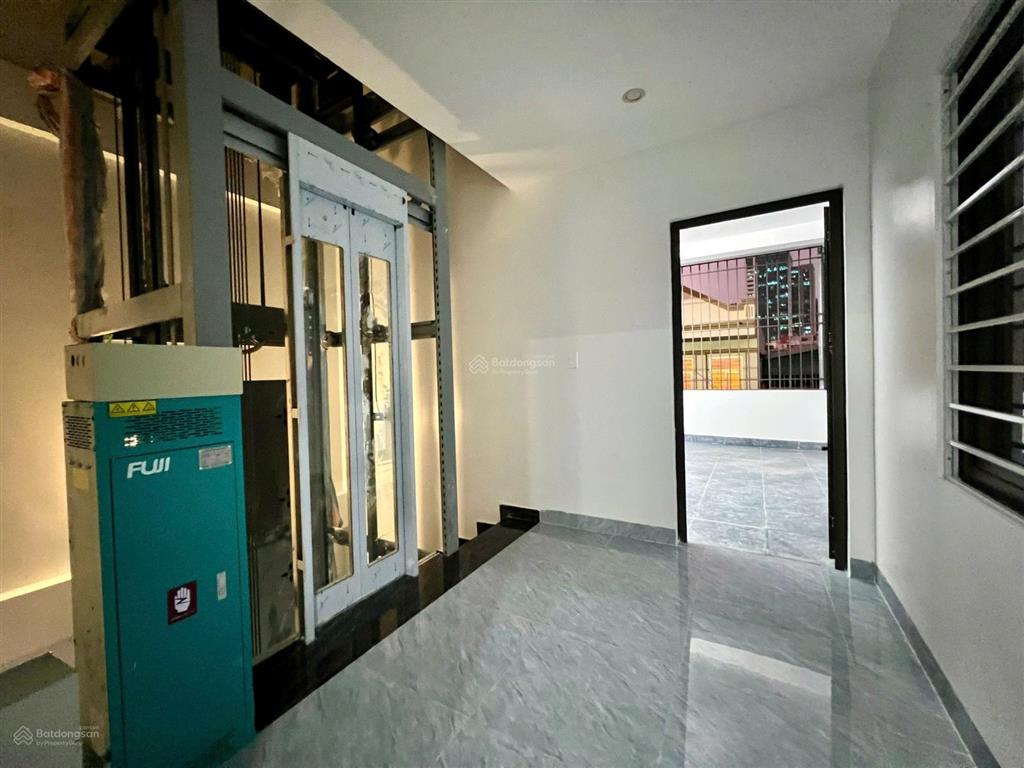 Bán nhà trung tâm cột 8 nằm trong trục tuyến 2 đường bao biển
cách bãi tắm hòn gai chỉ 200m