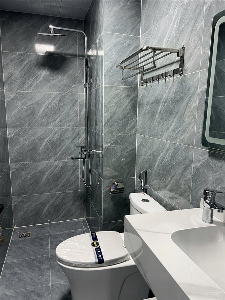 Bán nhà trung tâm cột 8 nằm trong trục tuyến 2 đường bao biển
cách bãi tắm hòn gai chỉ 200m
