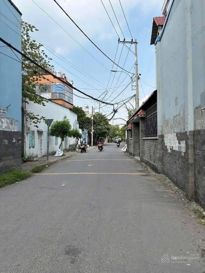 Đất góc 2 mặt tiền 2 sẹc ngắn tô ký, dt95m2, sổ hồng riêng, gần chợ bắp
