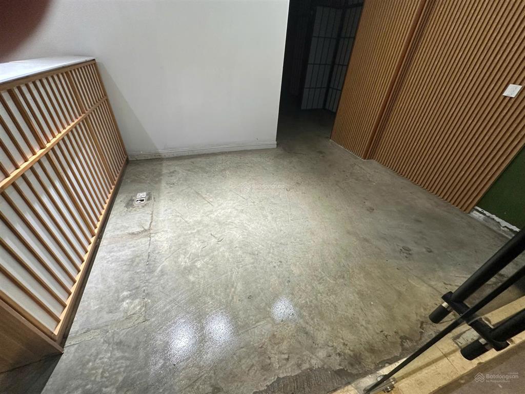 Cho thuê văn phòng dt 223m2 tầng 1 b7 cốm vòng cầu giấy giá rẻ chỉ 200 nghìn/m2/th