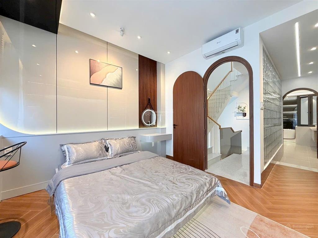 Nhà đẹp  gần metro 2  phan huy ích  60m2  ̀5tầng  giá 9,9tỷ   0949 351 *** mr toản