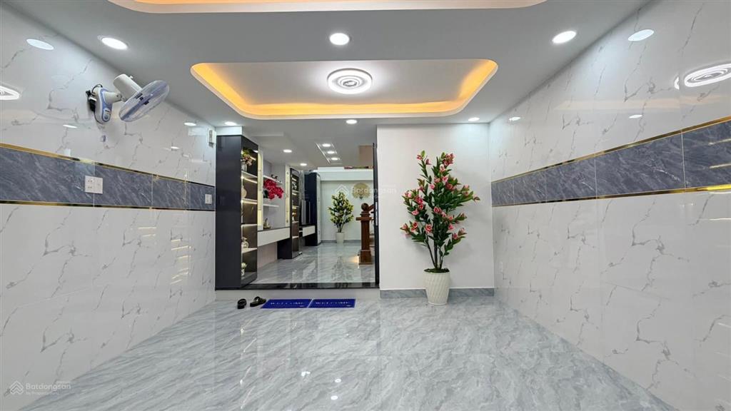 Bán nhà mới 4,5 tầng nội thất gần chợ phạm văn bạch 4x11