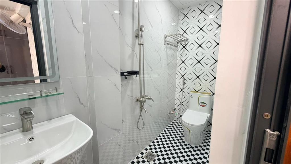 Bán nhà mới 4,5 tầng nội thất gần chợ phạm văn bạch 4x11