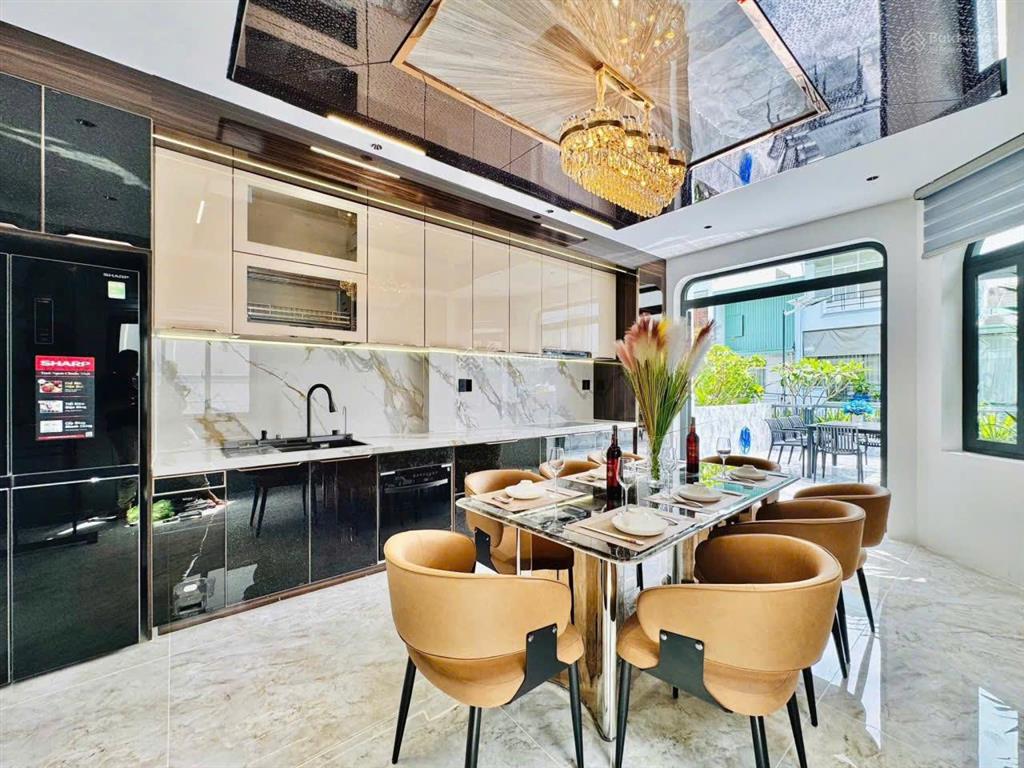 Siêu phẩm mặt tiền gò vấp gần công viên làng hoa 60m gía nhỉnh 14 tỷ