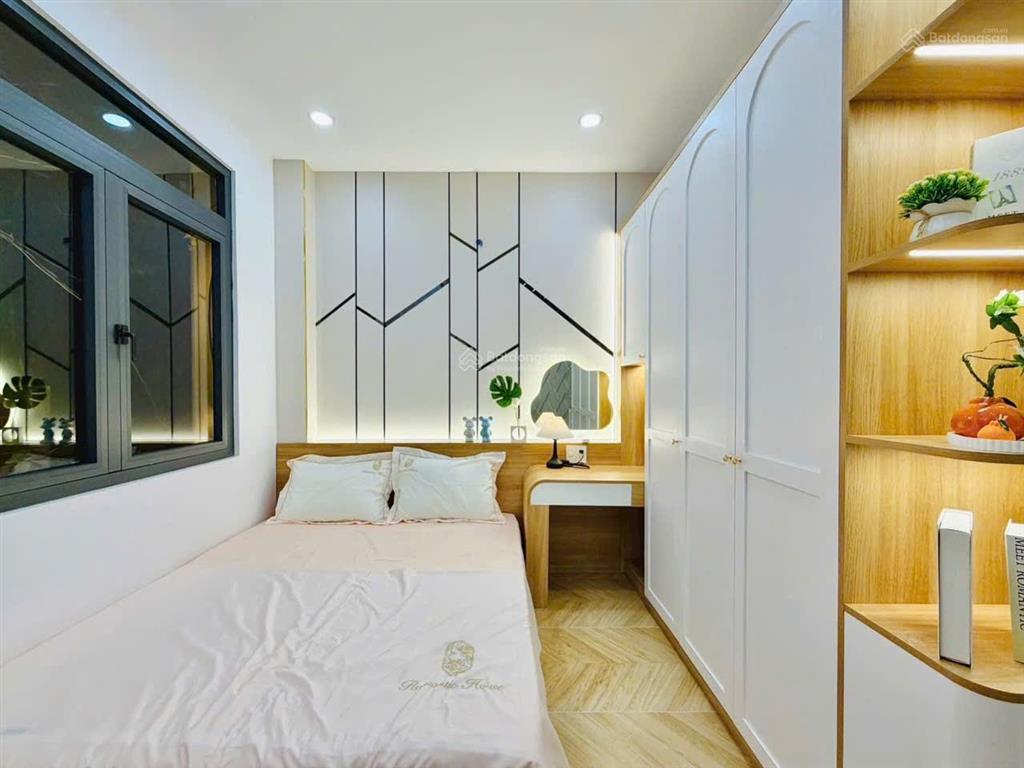 Bán nhà gần ngã 5 gv quang trung, 4,55 tỷ, 38 m2 mới full nội thất