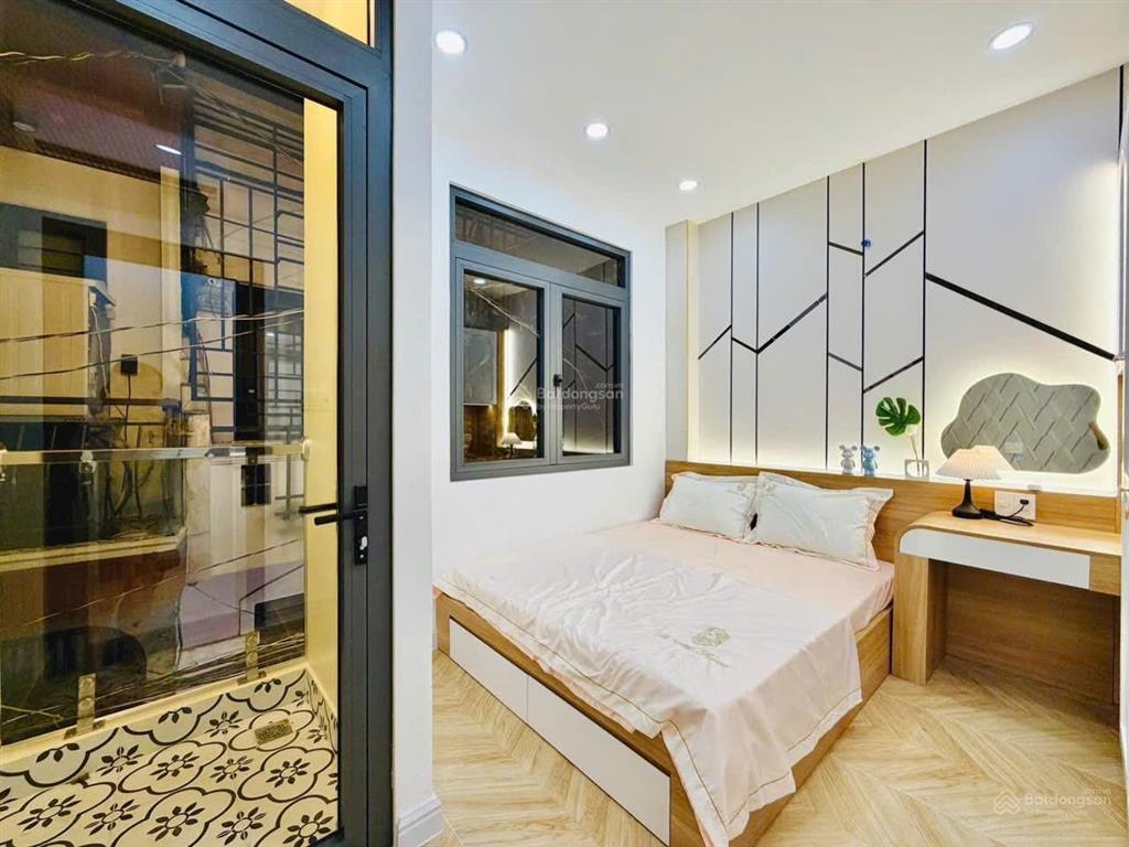 Bán nhà gần ngã 5 gv quang trung, 4,55 tỷ, 38 m2 mới full nội thất
